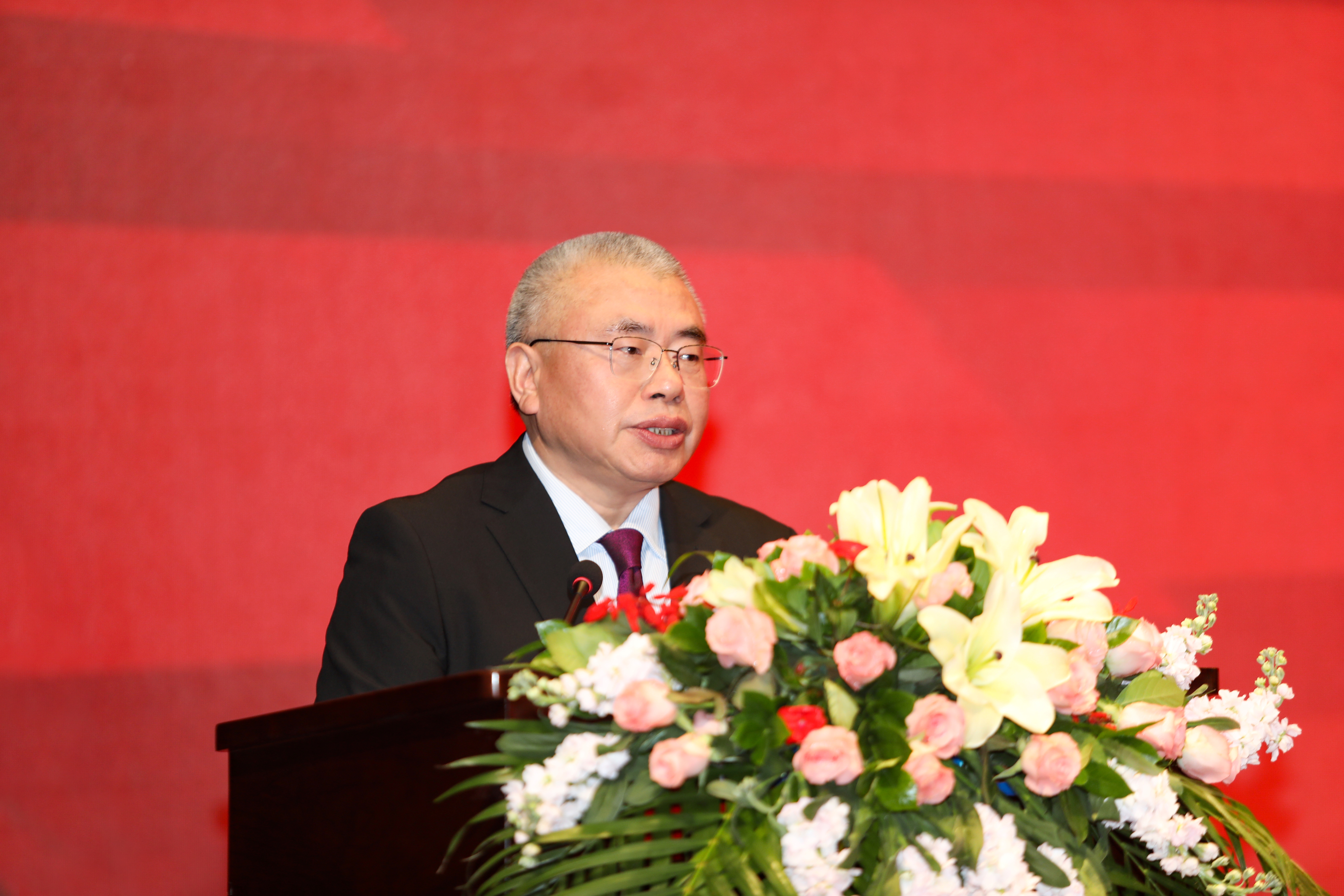 1.集團(tuán)公司黨委書記、董事長(zhǎng)、總經(jīng)理?xiàng)畎矅鞔髸?huì)致辭.JPG